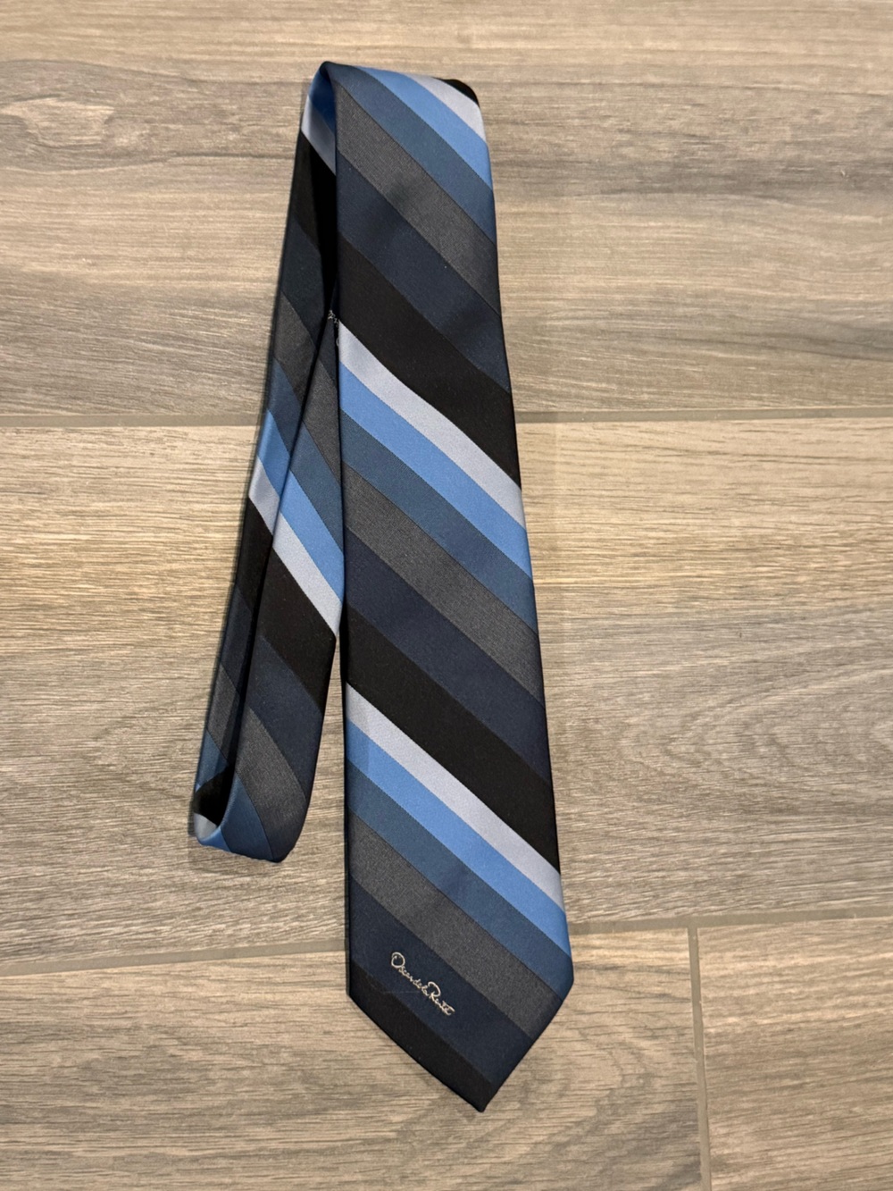 Oscar de la Renta Blue and Black Diagonal Stripe Men’s Tie